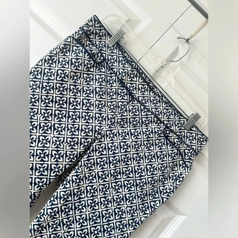 Lilly Pulitzer Horse Of Course + Floral Corduroy Capris Palm Beach Fit Size 4 - Picture 5 of 16